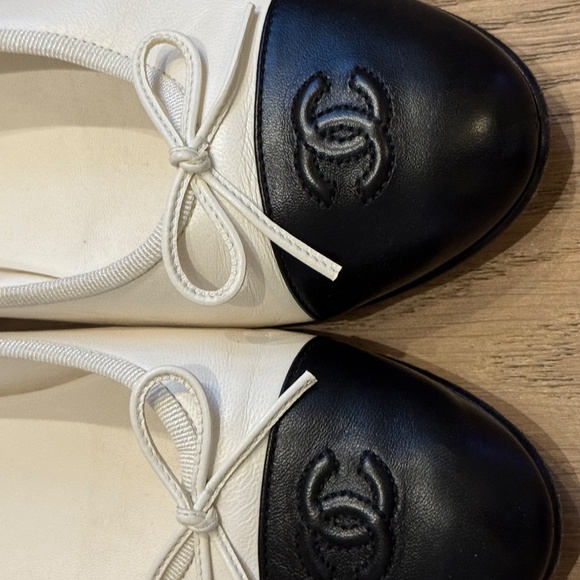 Chanel Ballet Flats - White/Black Size 38.5 - Picture 6 of 9